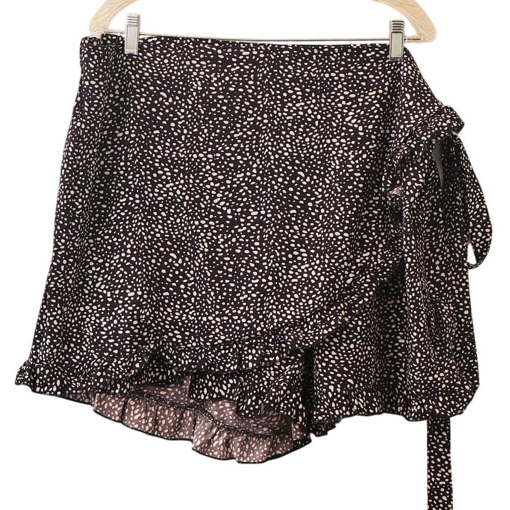 Shein Curve Black and White Polka Dot Ruffled Skorts Wrap Front Size 4XL